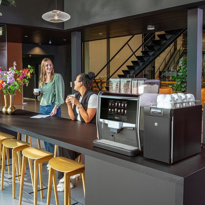 Nio-coffee-machine-with-people