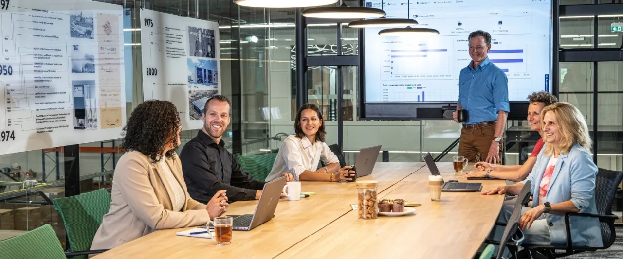 Kaffeevollautomat-für-Firmen-moderne-Kaffeemaschine-in-Büro-Umgebung-1